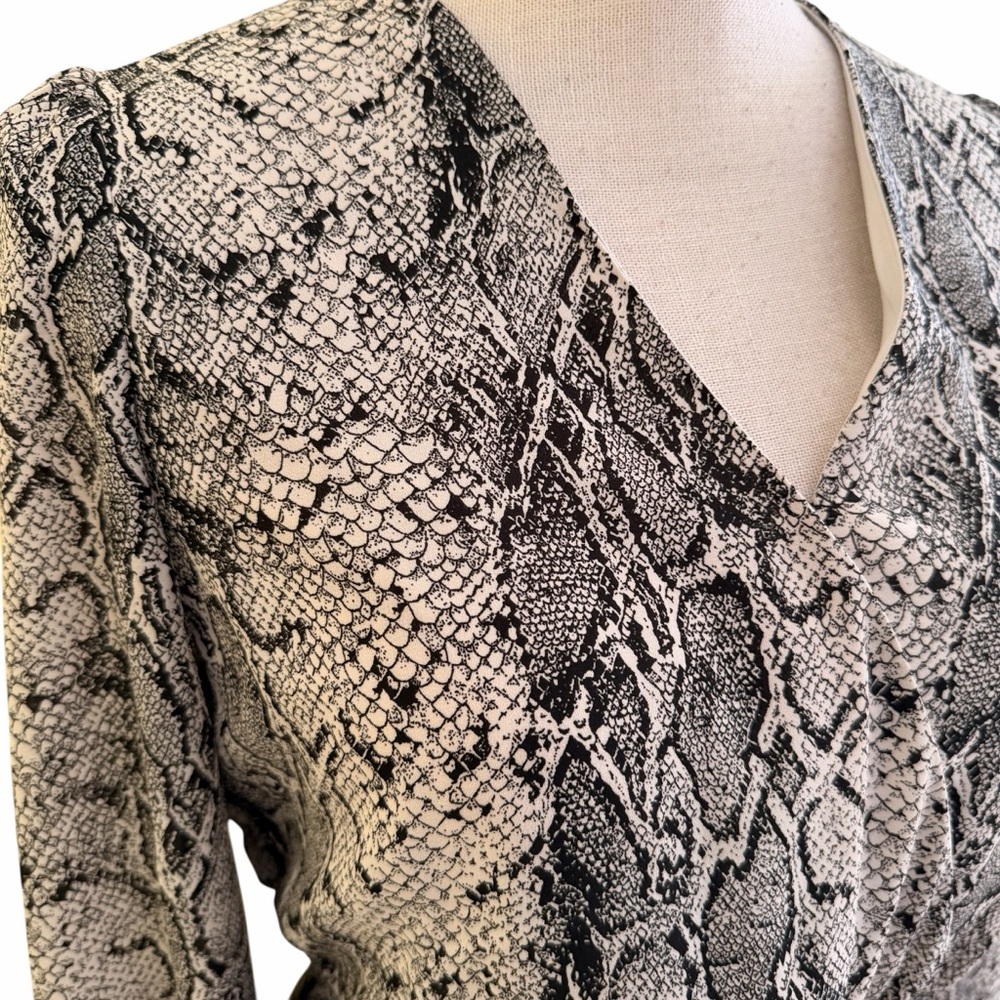 Banana Republic Cream/Black Snake Print Fit and Flare Surplice Dress S Petite - Picture 5 of 10